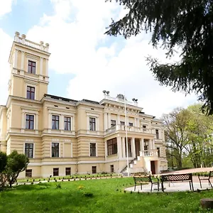 https://palac-biedrusko.poznan-hotels.com
